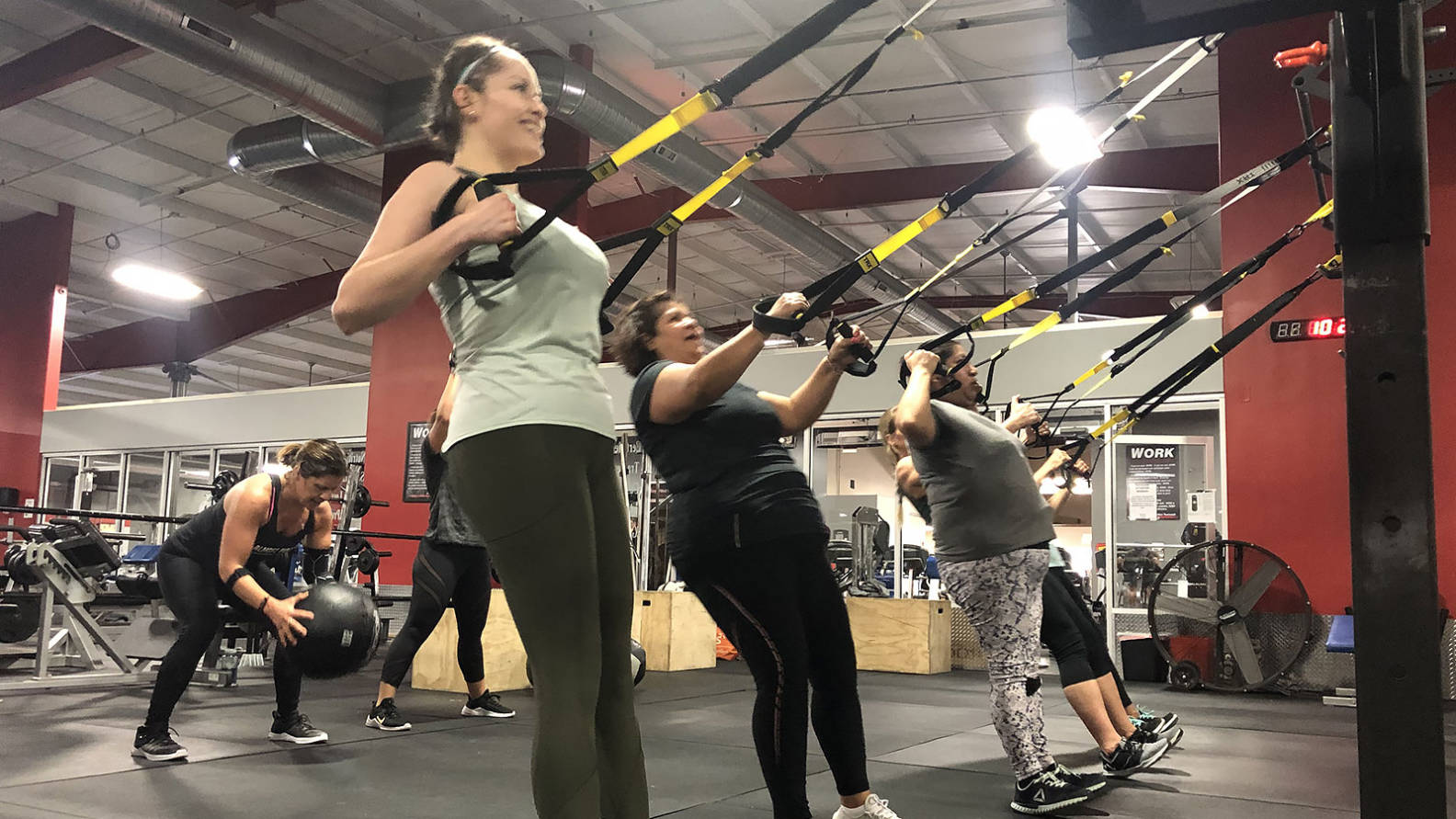 women-exercising-at-BodyTech